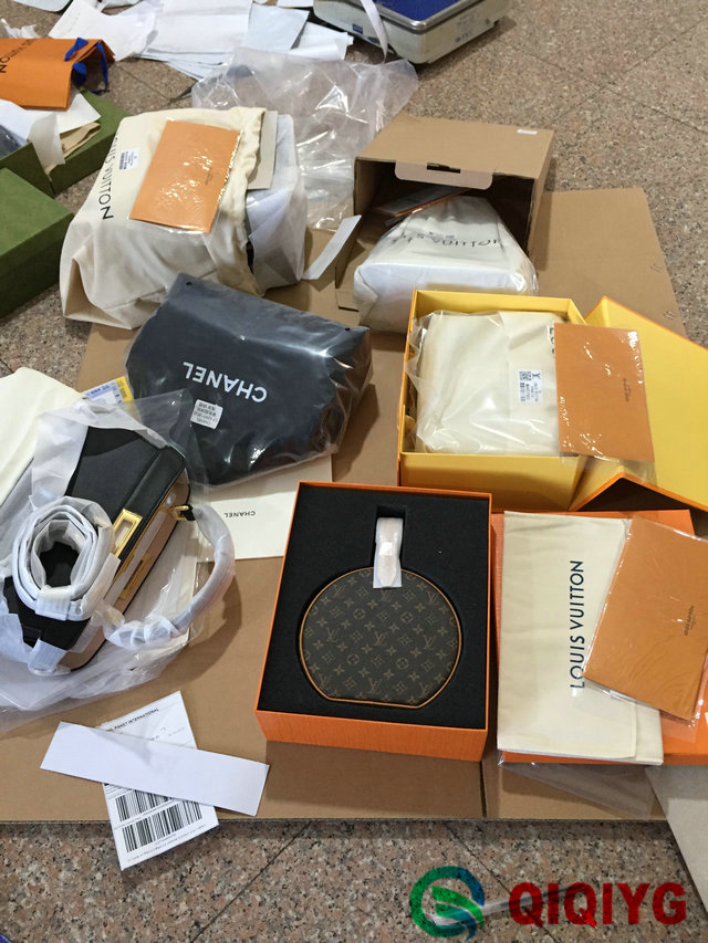 qiqiyg.com fournisseur officiel de mode en gros 2025 dropshipping qq3030